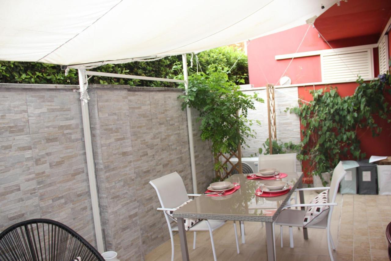 Casa Lucia Private Car Or Motorcycle Park Apartment Лука Екстериор снимка