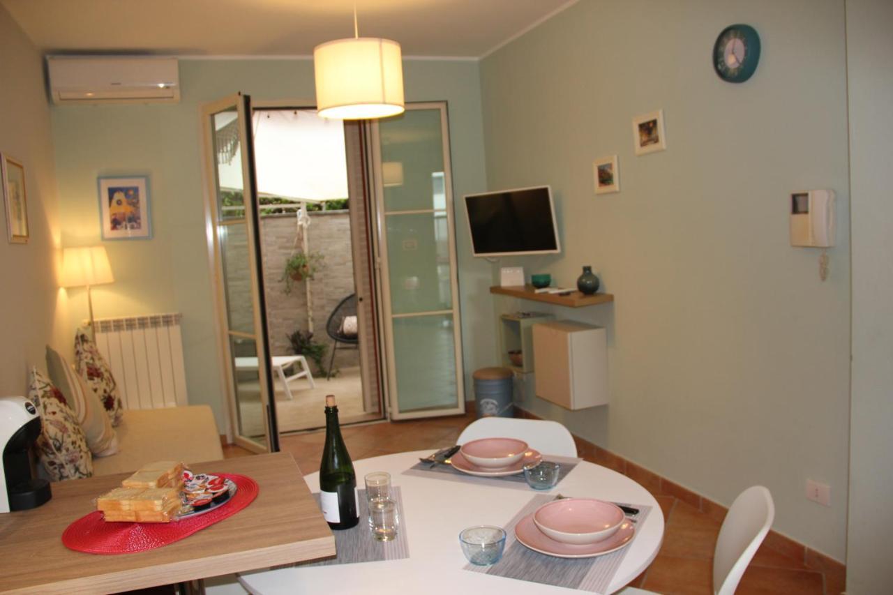 Casa Lucia Private Car Or Motorcycle Park Apartment Лука Екстериор снимка